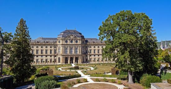 Alquiler de autocares en Alemania: ¡un recorrido por el castillo real por el país!